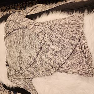 Dex Sweater in Size Medium, Pre-Owned & in Great Condition Black & White